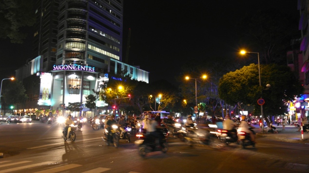 Trânsito a noite em Saigon!